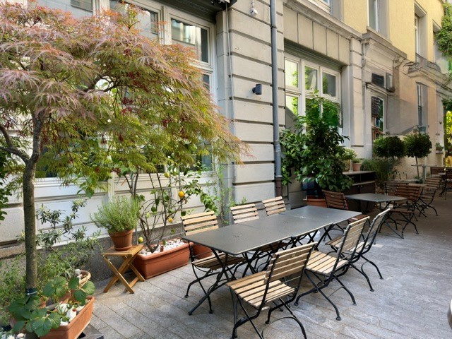 390m² restaurant