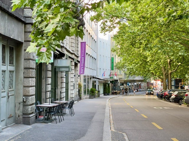 390m² restaurant