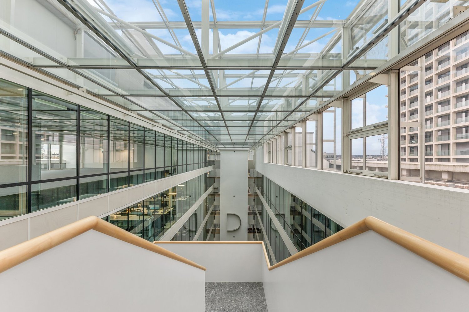 1482m² office