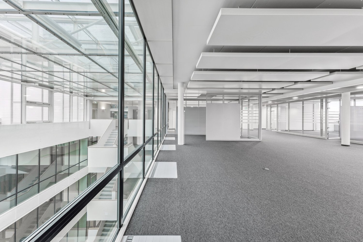 1482m² office