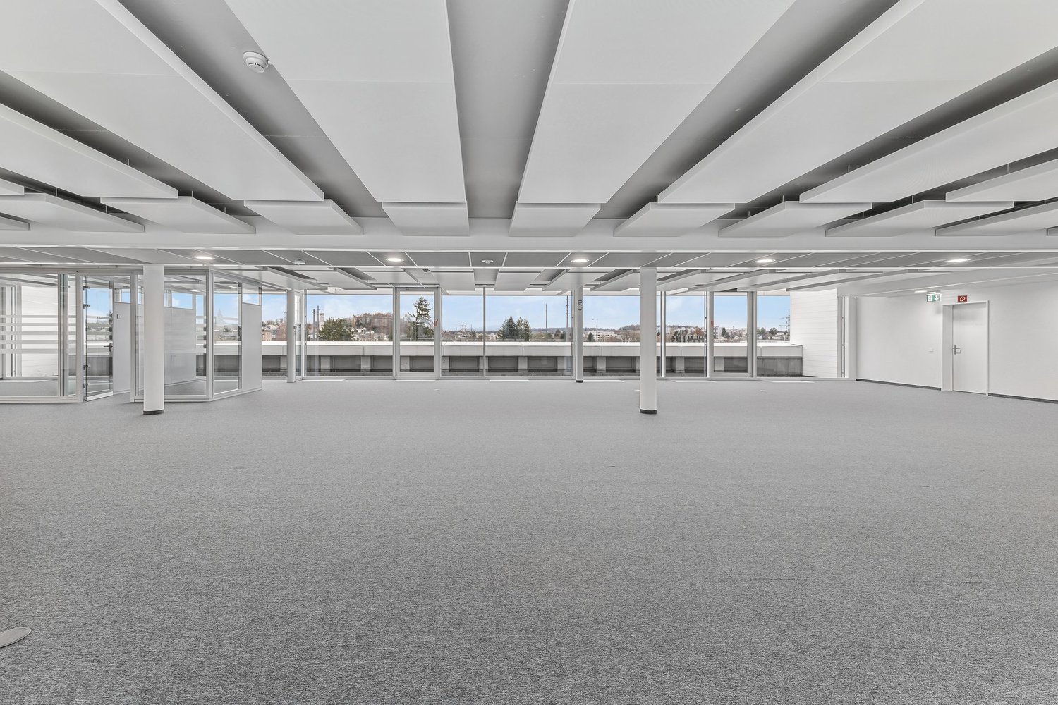 1482m² office