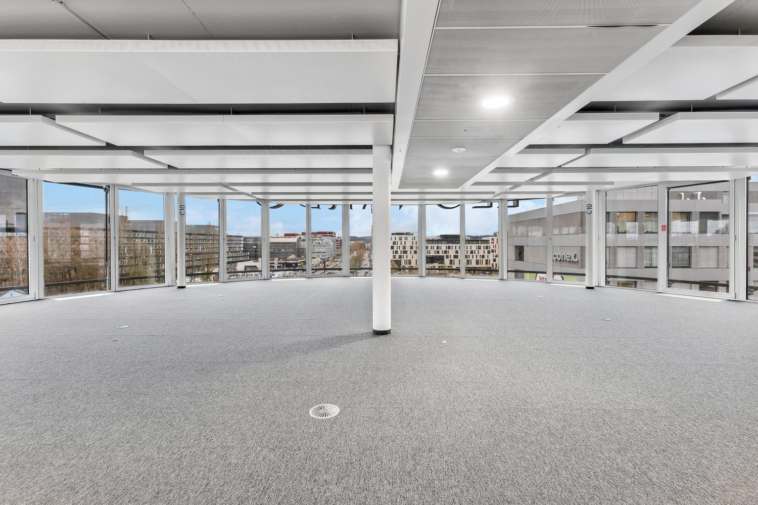 1482m² office