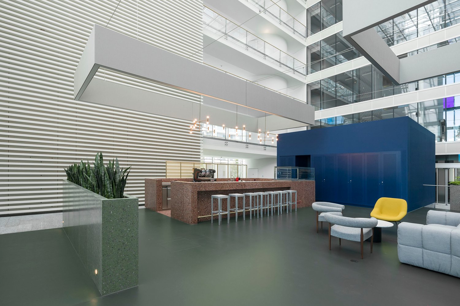 1482m² office