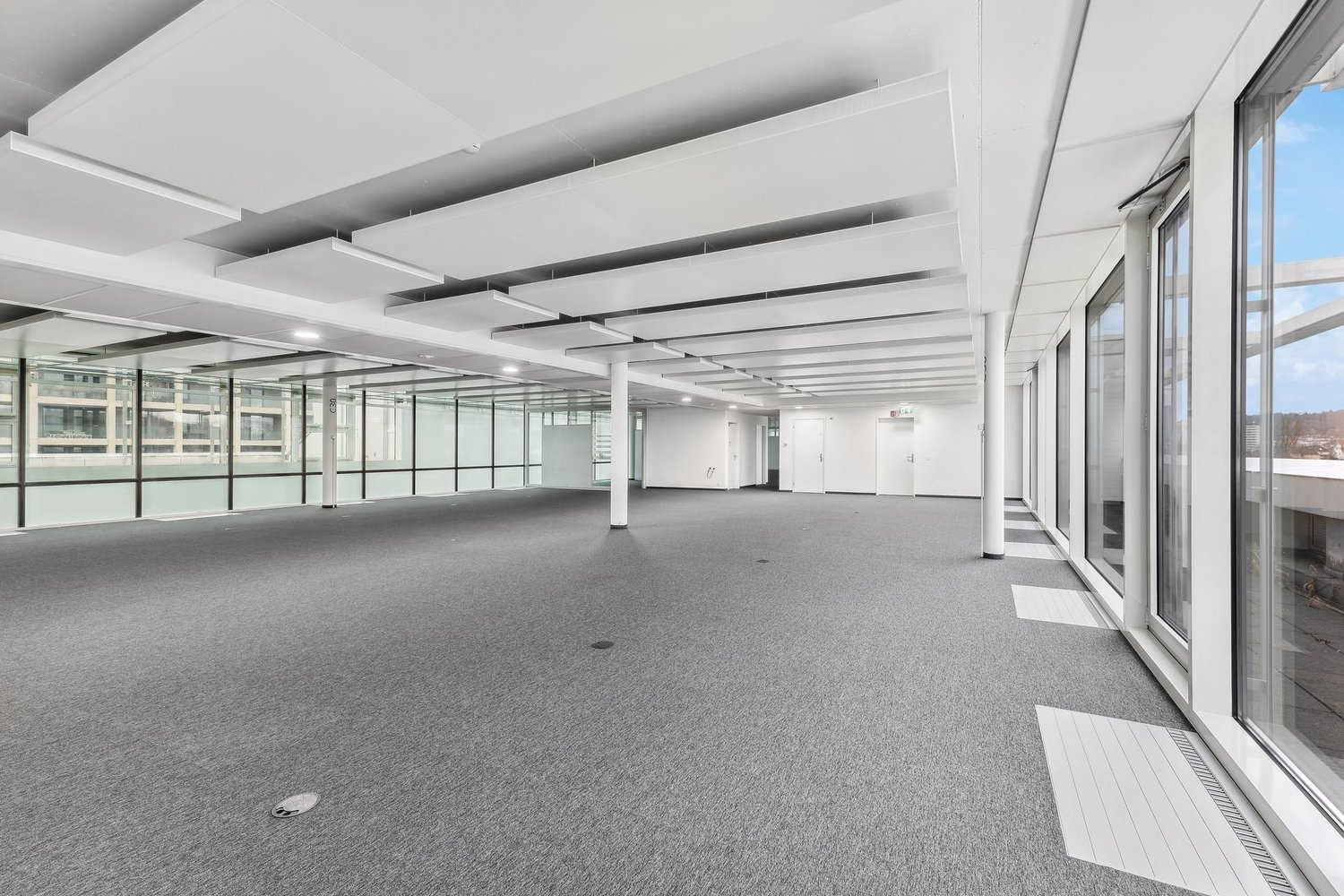 1482m² office