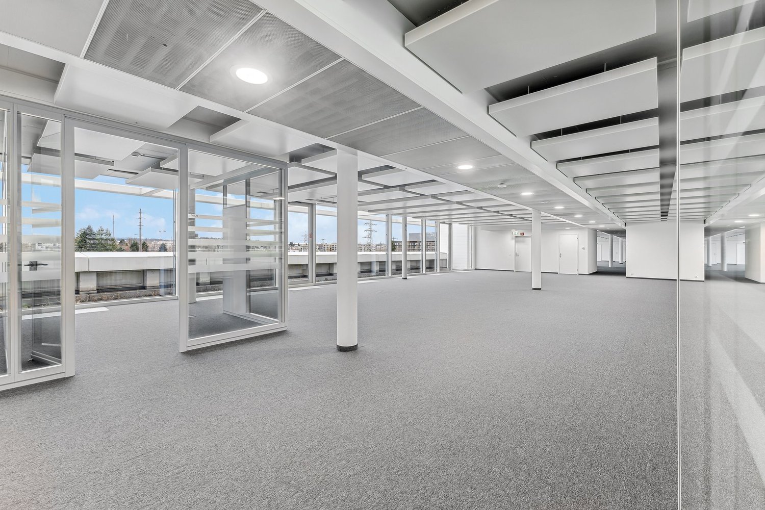 1482m² office