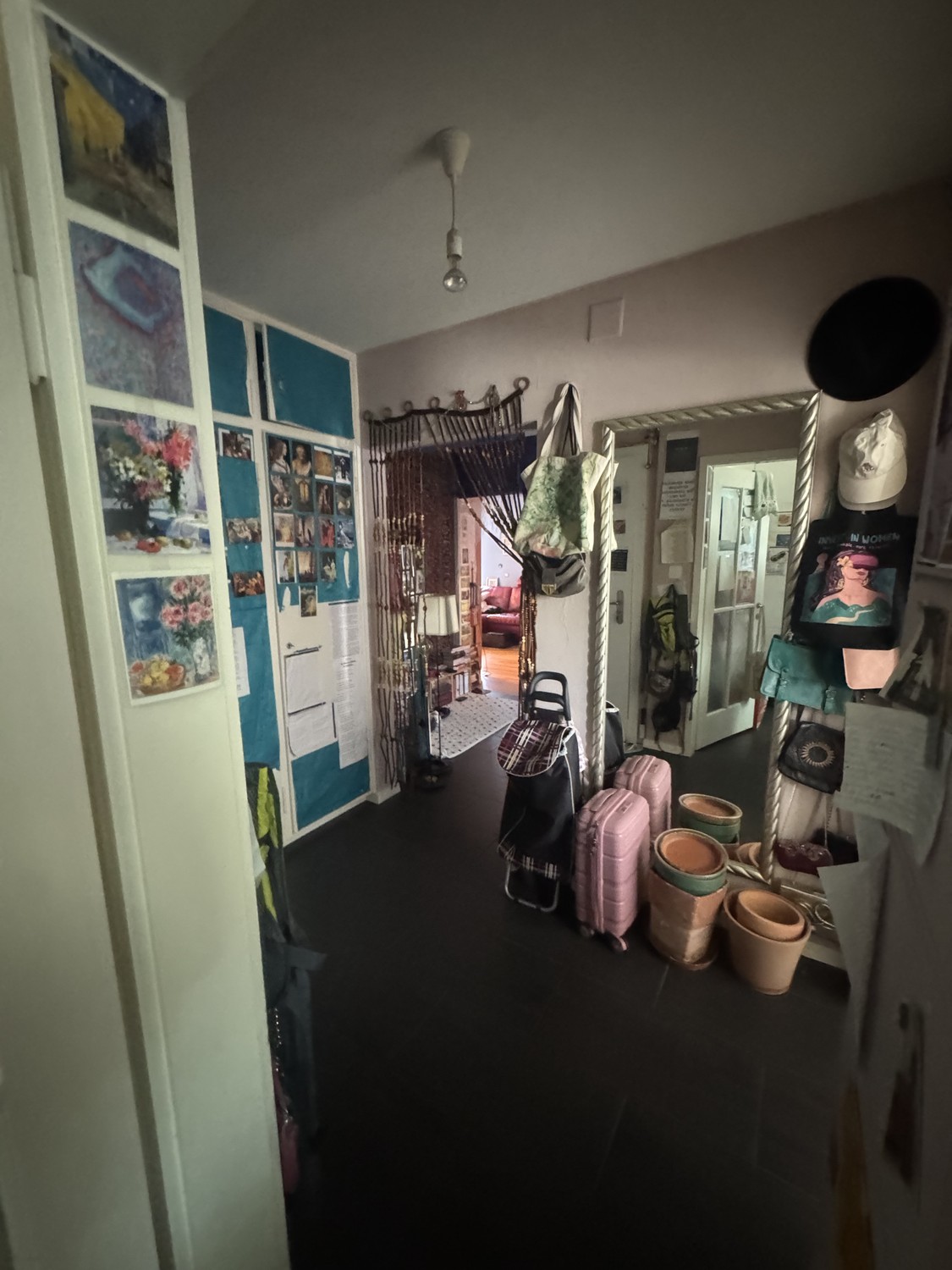 2 ½ room apartment","description":"2.5 room apartment, some furniture can be taken over."}
