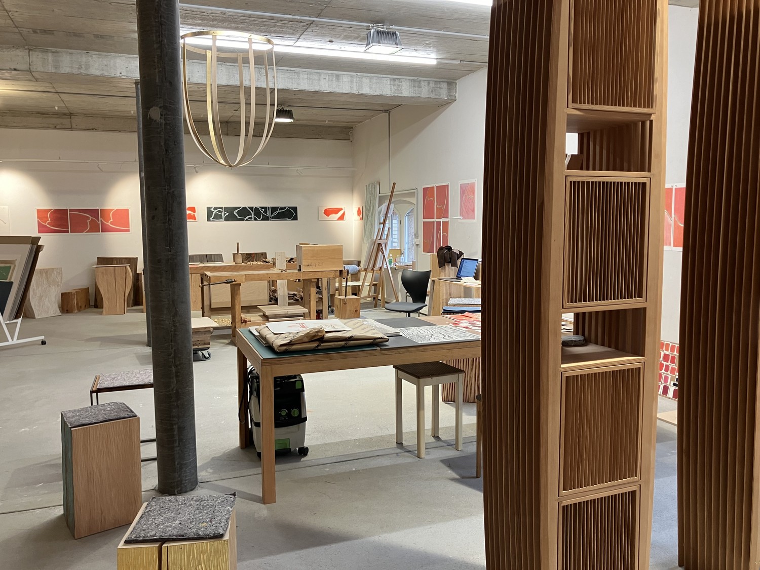 45m² commercial

Subtenant (male/female) wanted for
Atelier Galerieraum

Atelier at Giesshübelstrasse 62 B on the 4th floor with a large roof terrace, directly opposite Brunaupark and Sihlcity.

The entire area is approx. 130M2. Kitchen, WC / shower and Wlan are available.

I am looking for 1 - 2 su