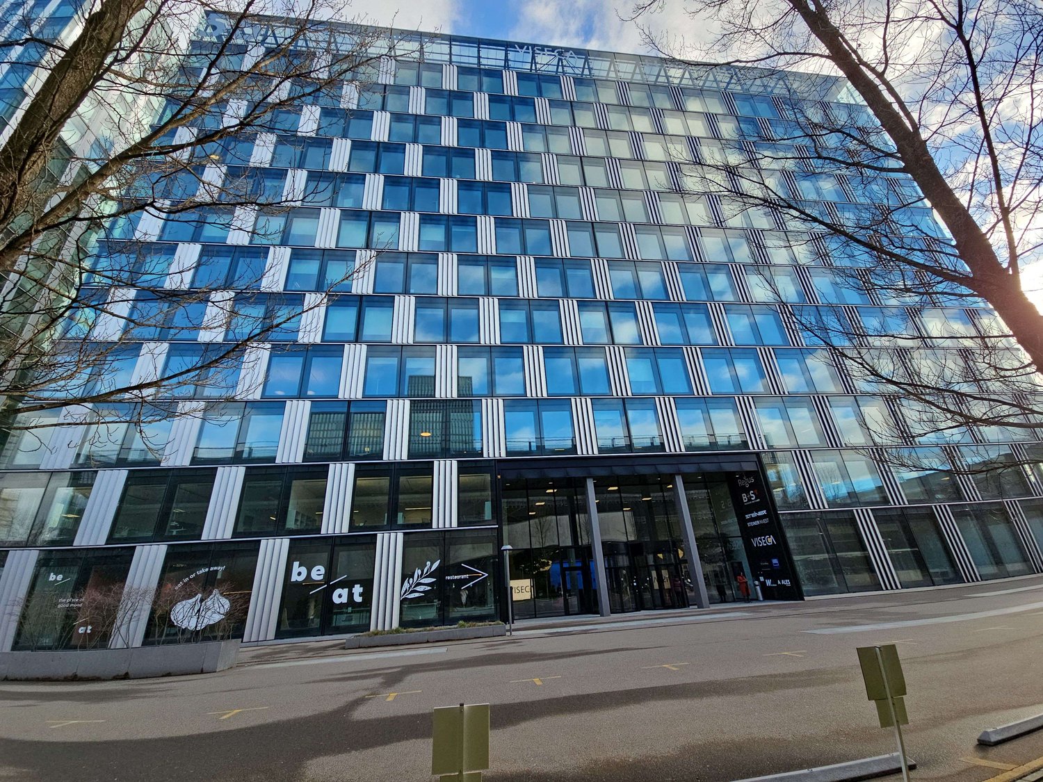 60m² office