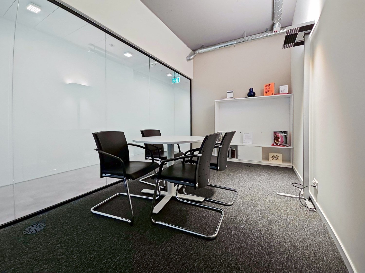 60m² office