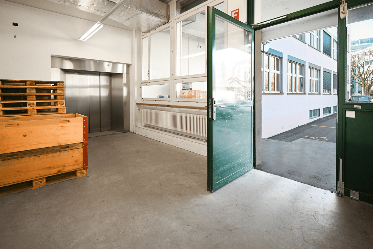 371m² office