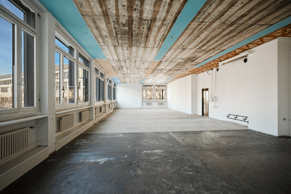 371m² office