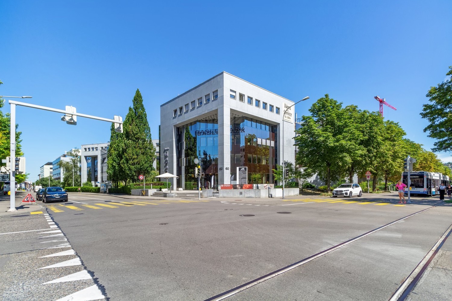 192m² office