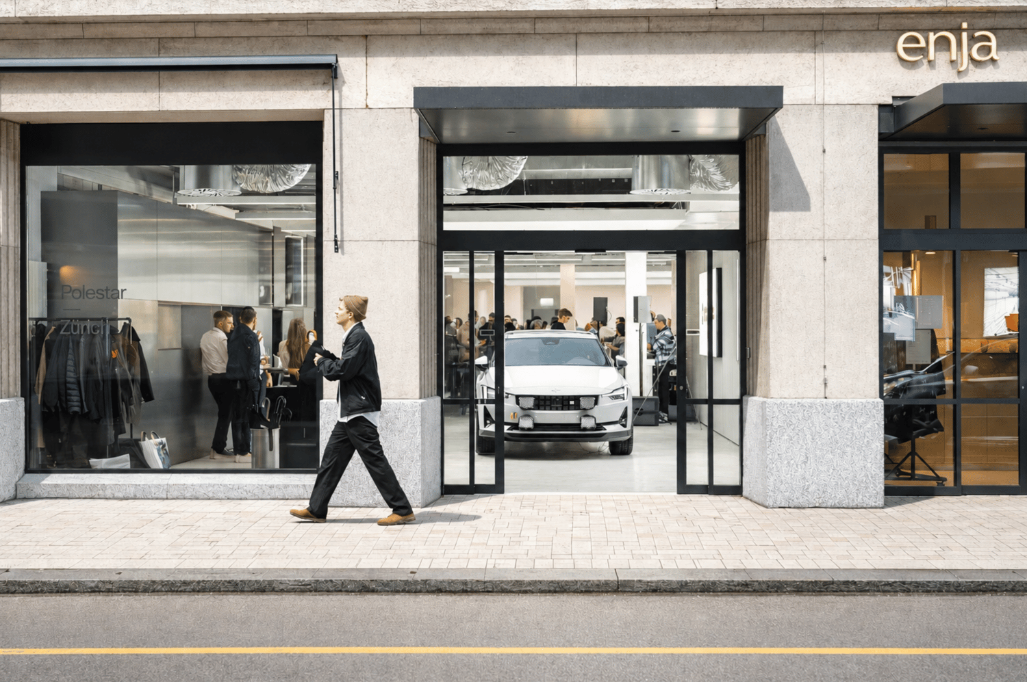 365m² shop