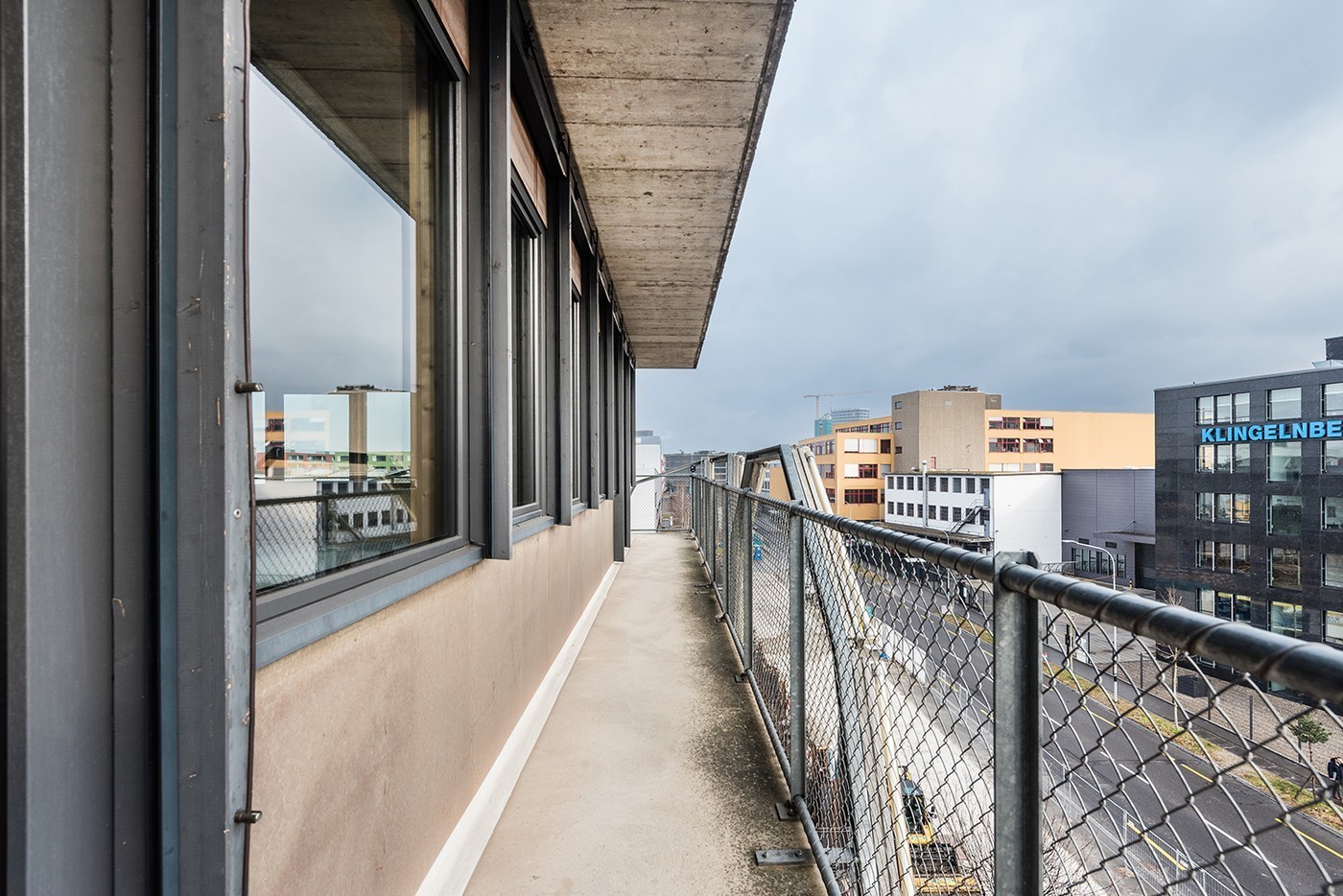 75m² office