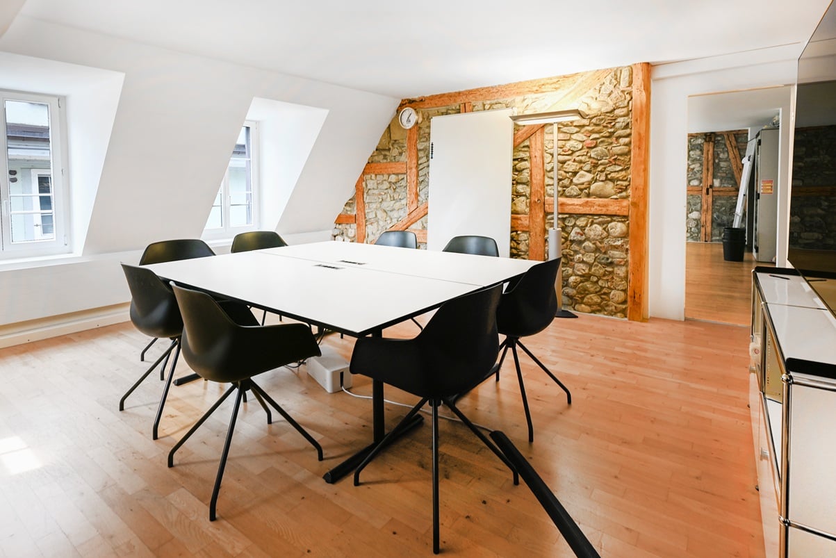 260m² office