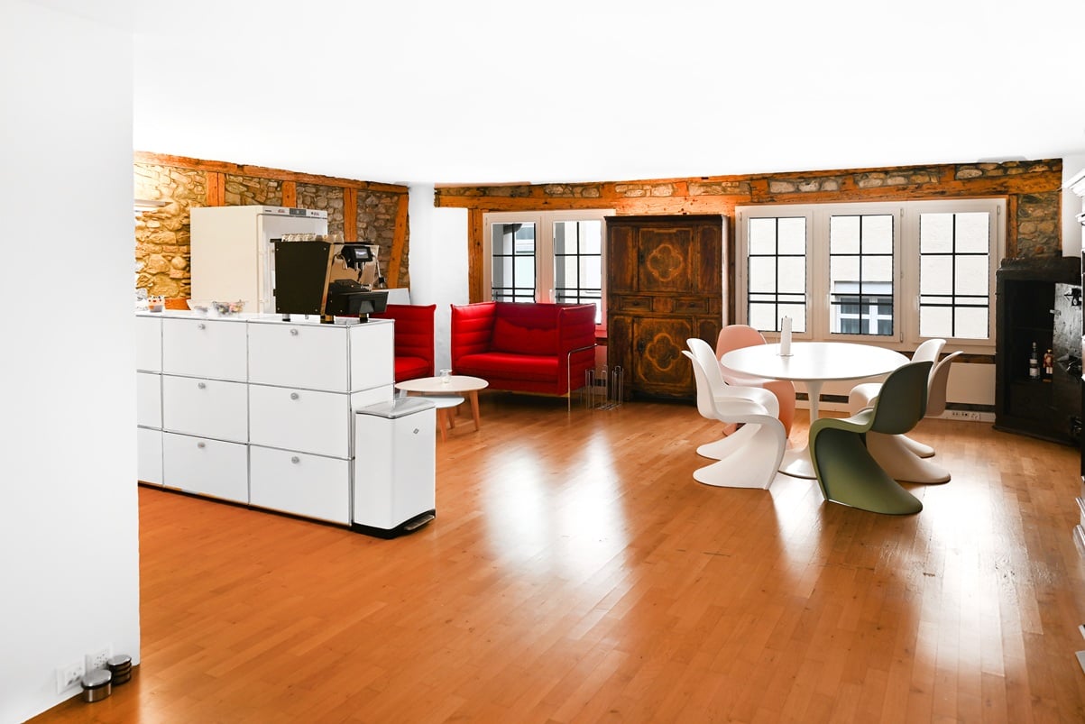 260m² office