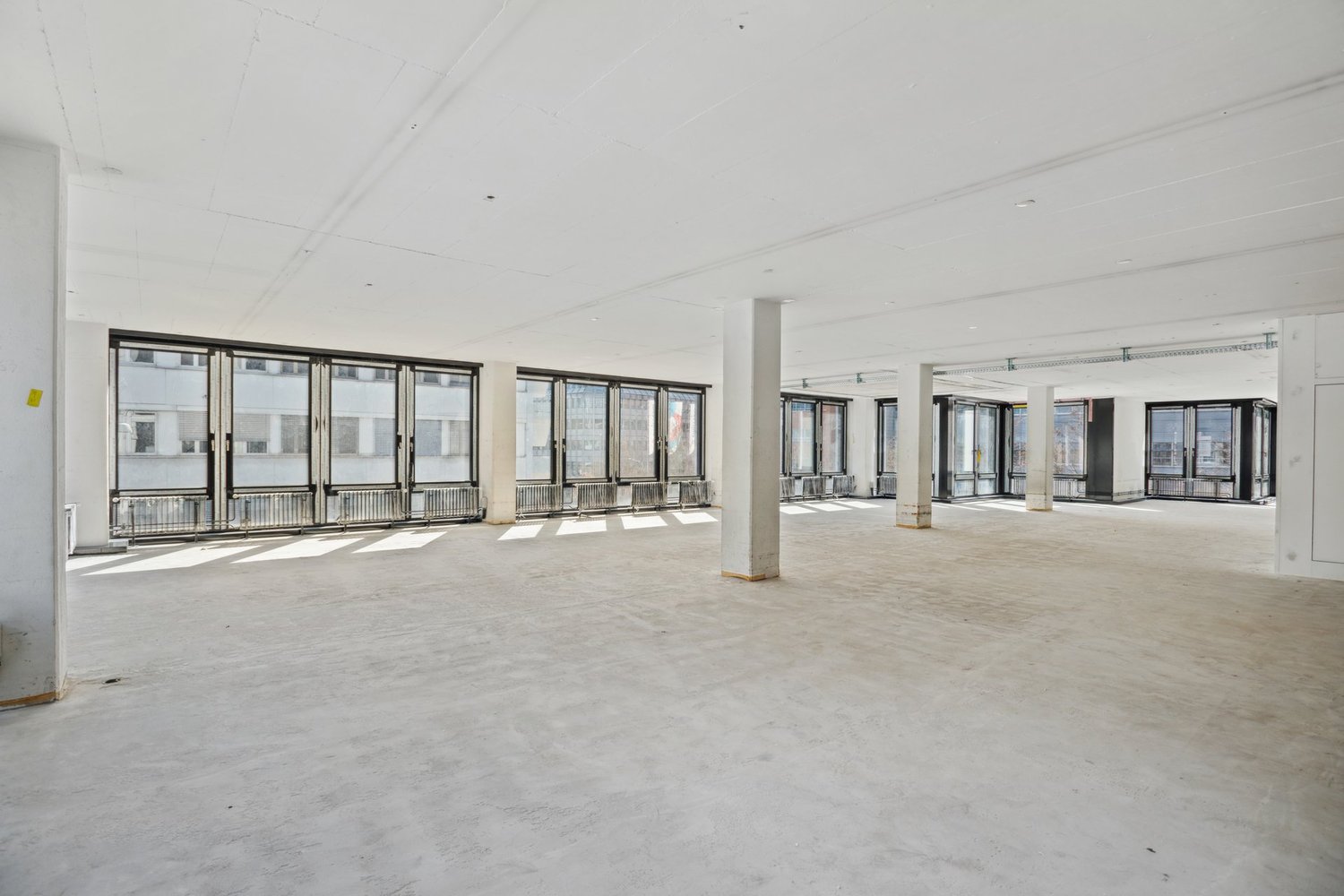 1320m² office