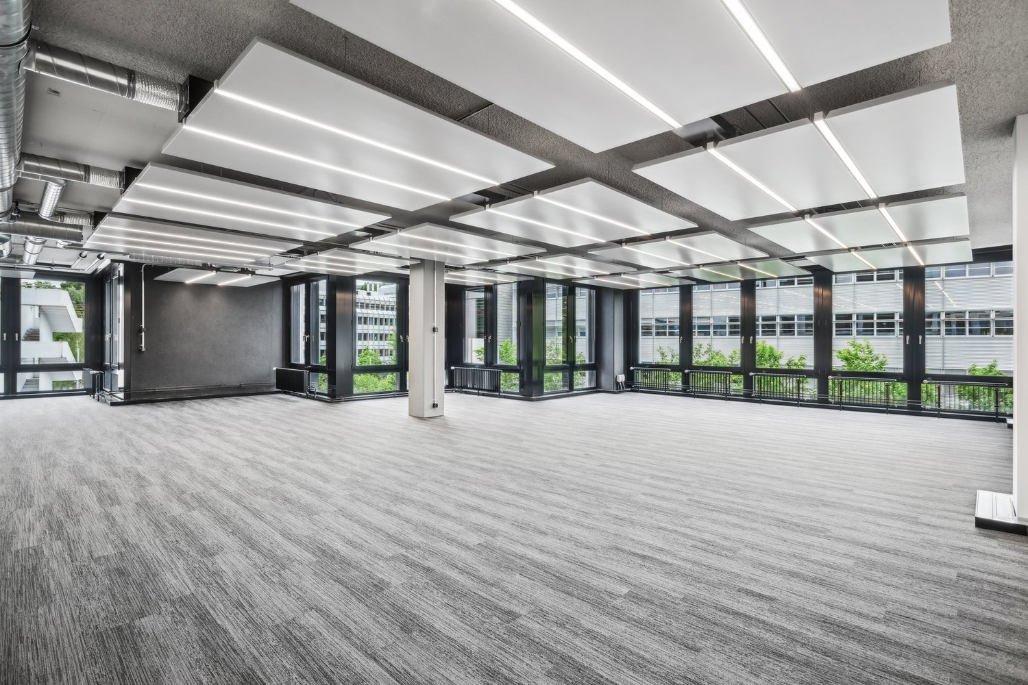 1320m² office