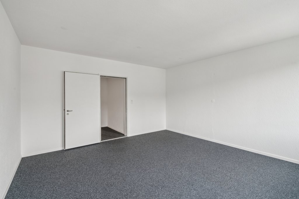 100m² office