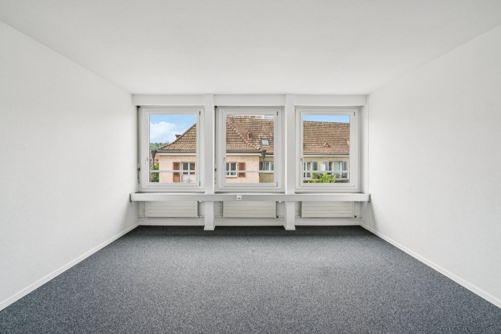 100m² office