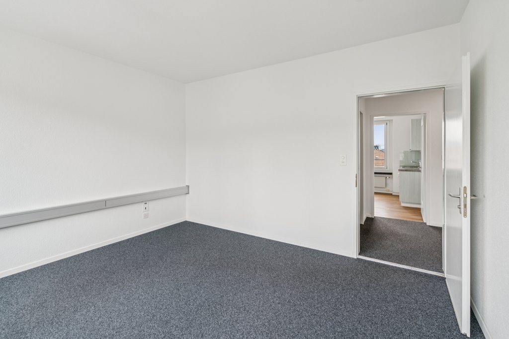100m² office