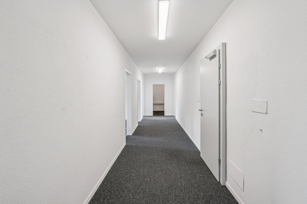 100m² office