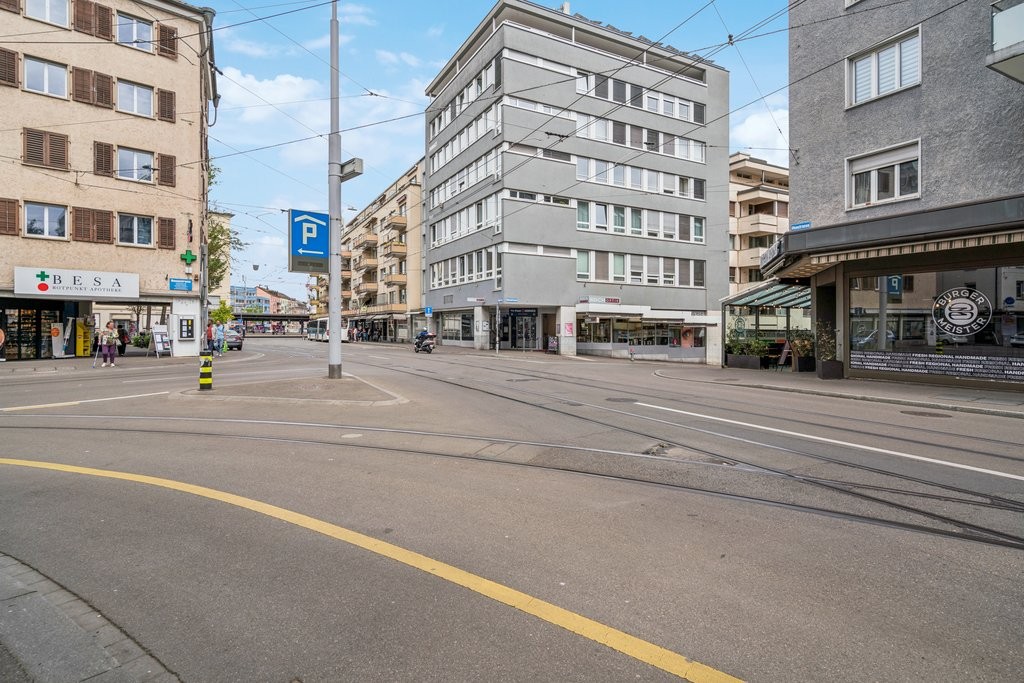 100m² office