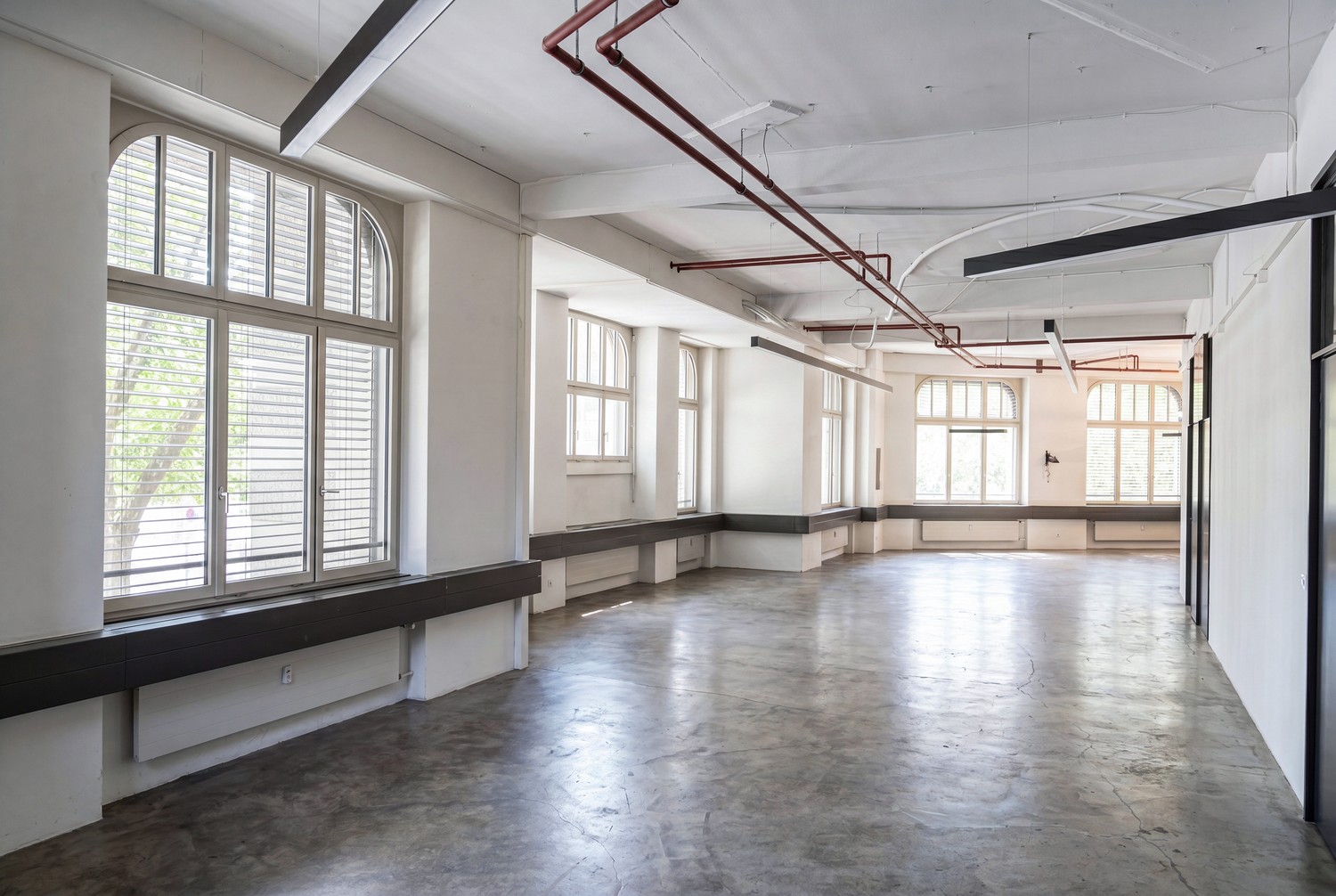 250m² office