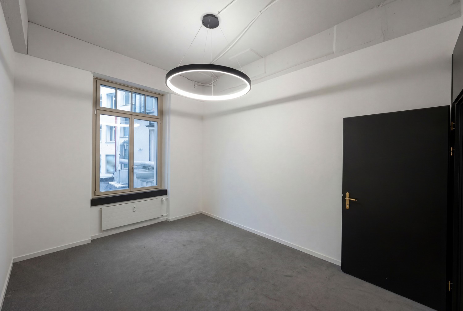 250m² office