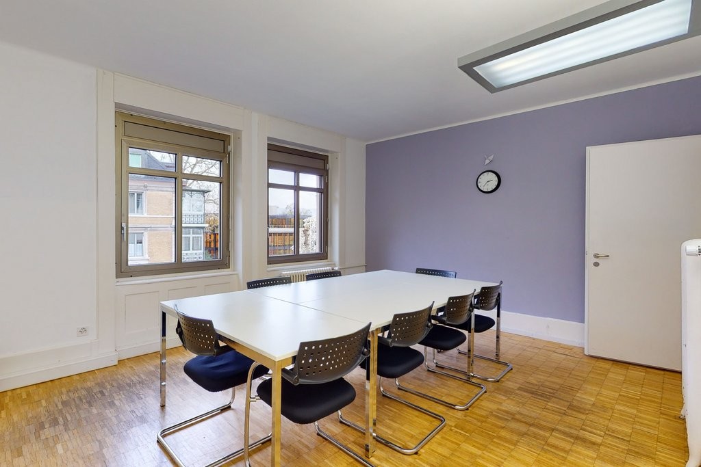 139m² office