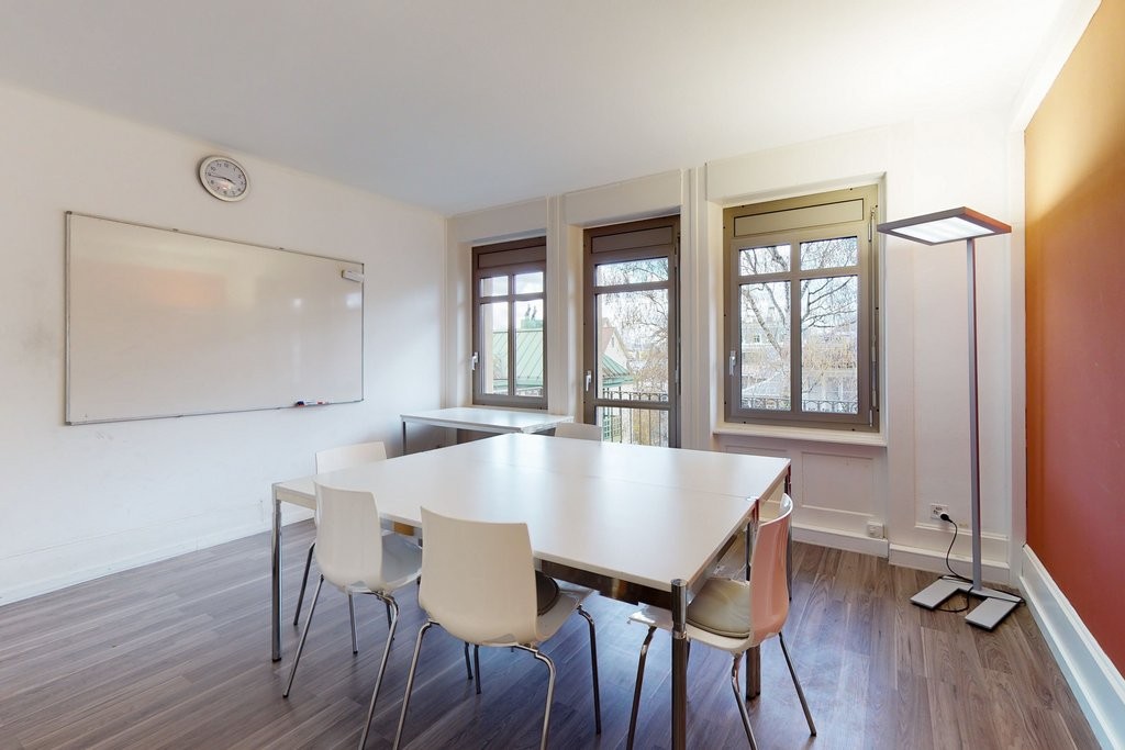 139m² office