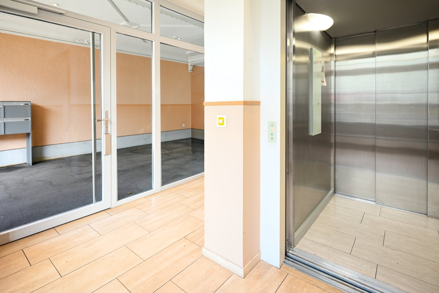 150m² office