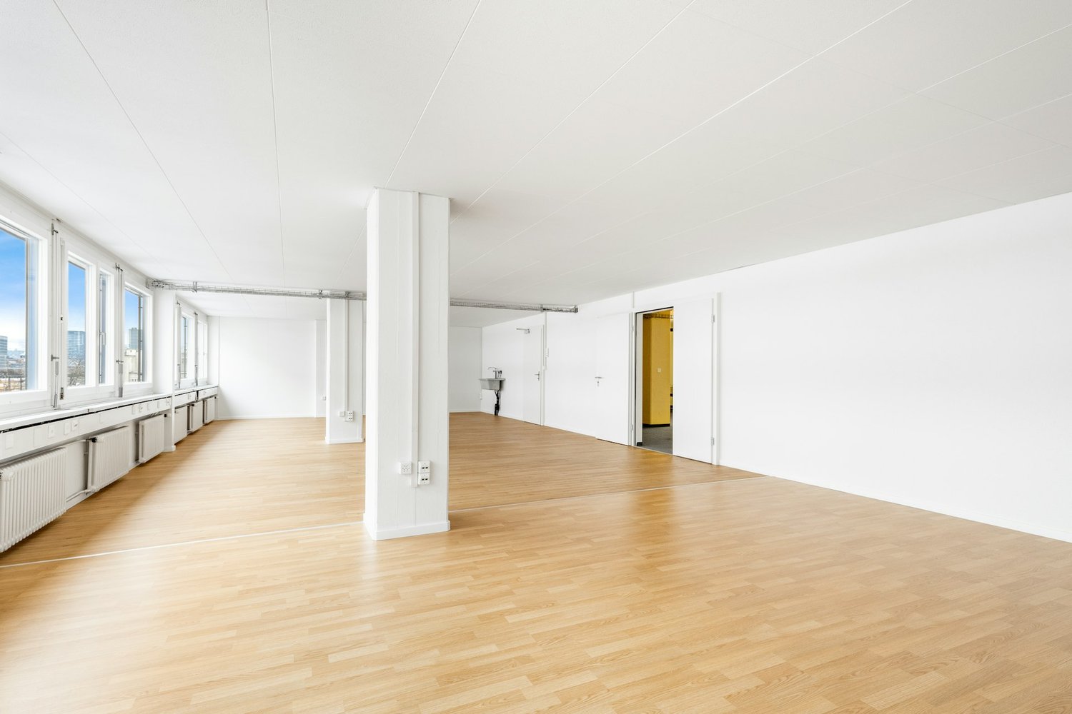 94m² office