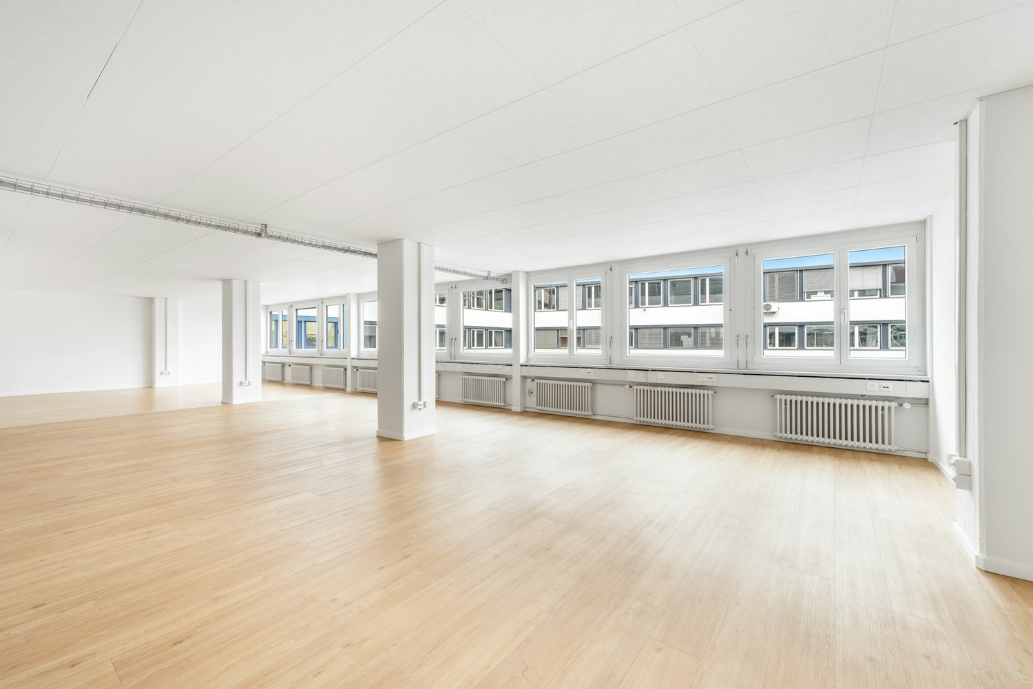 94m² office