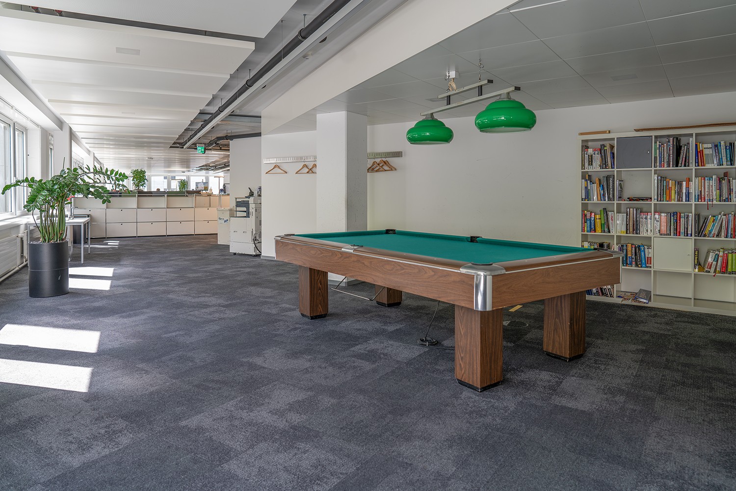 1126m² office
