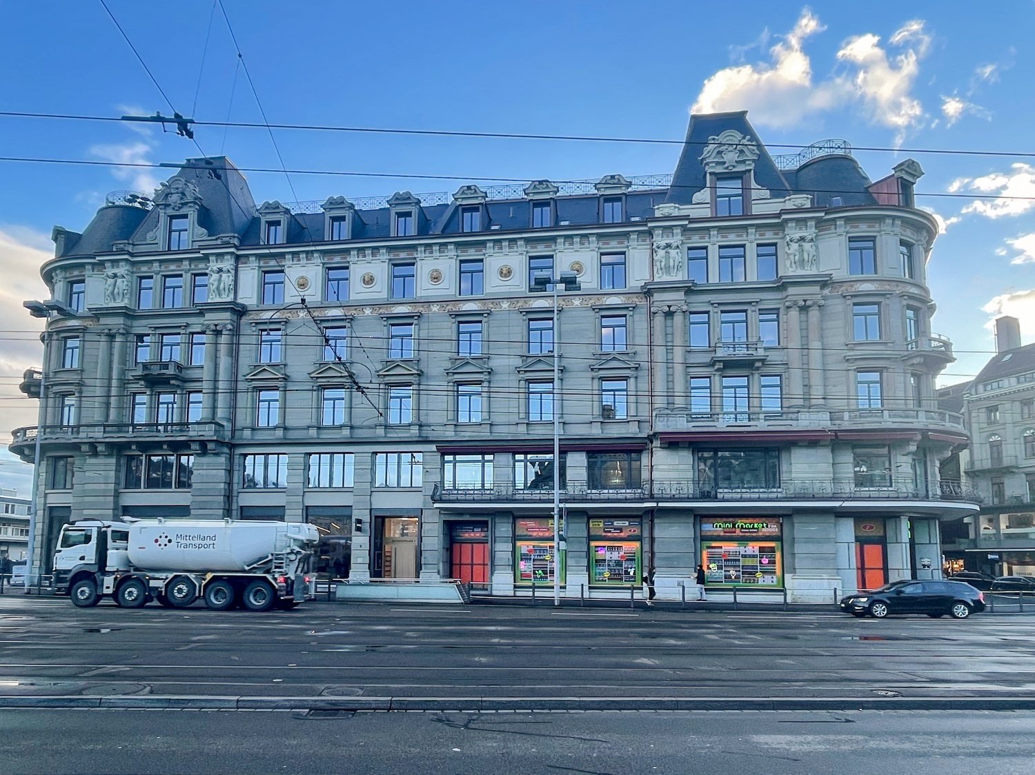 60m² office