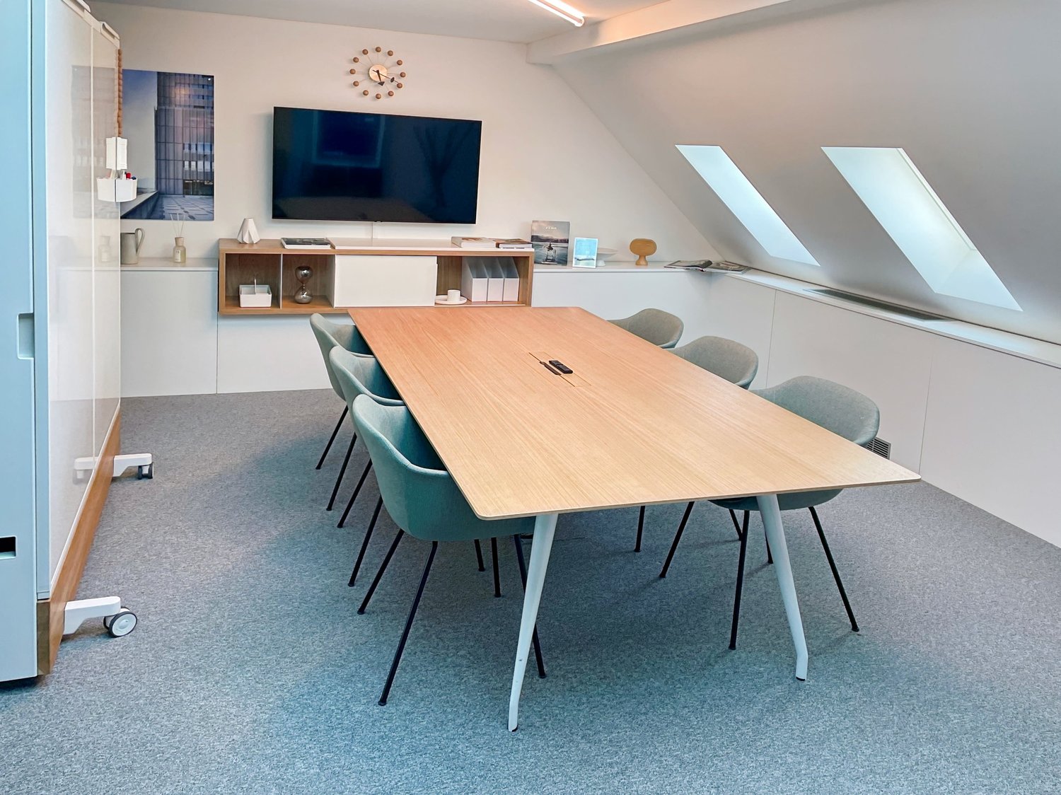 60m² office