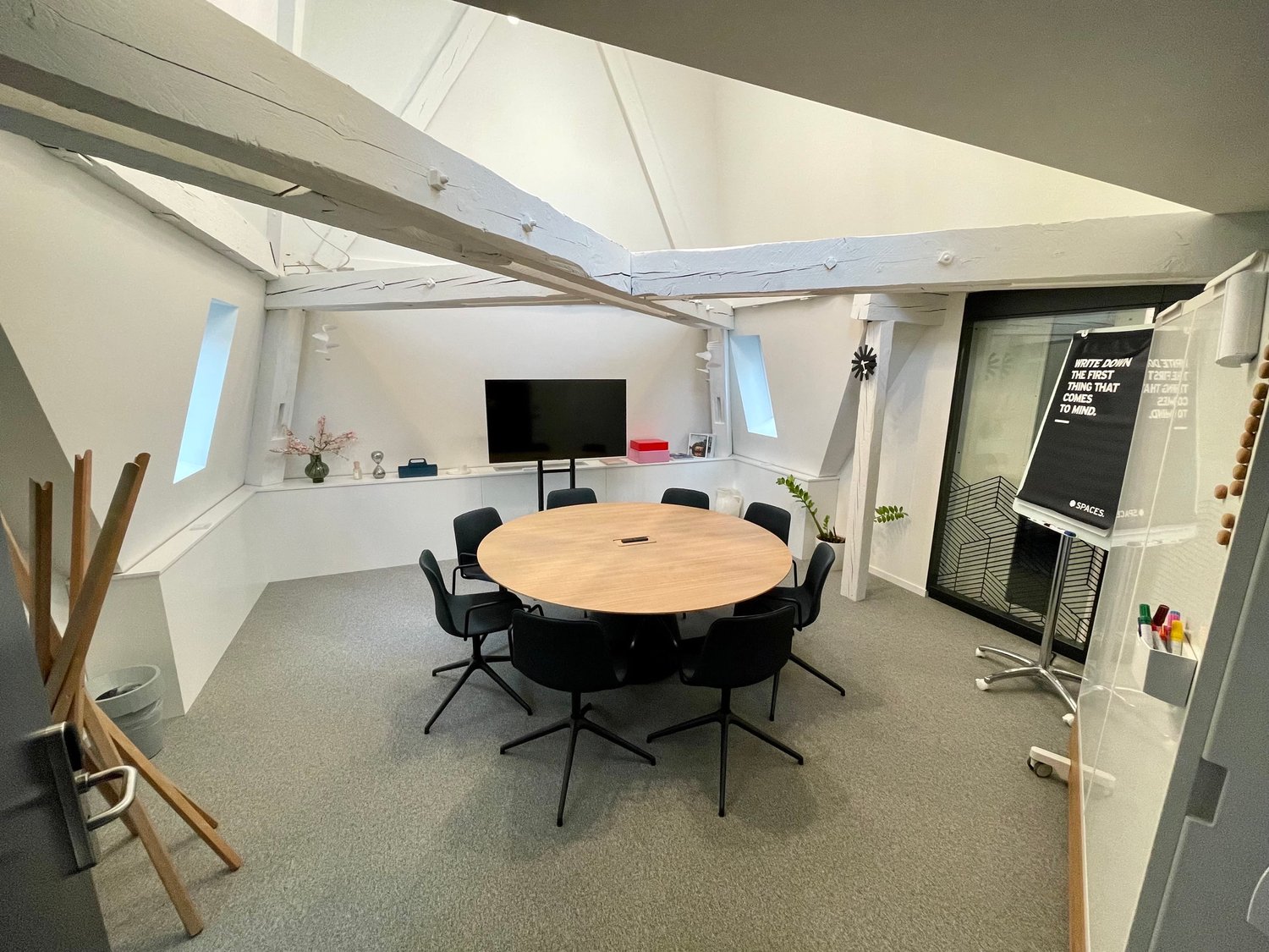 60m² office
