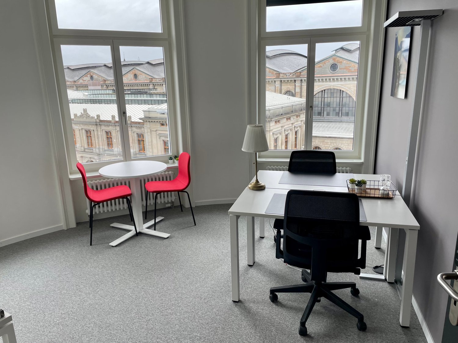 60m² office