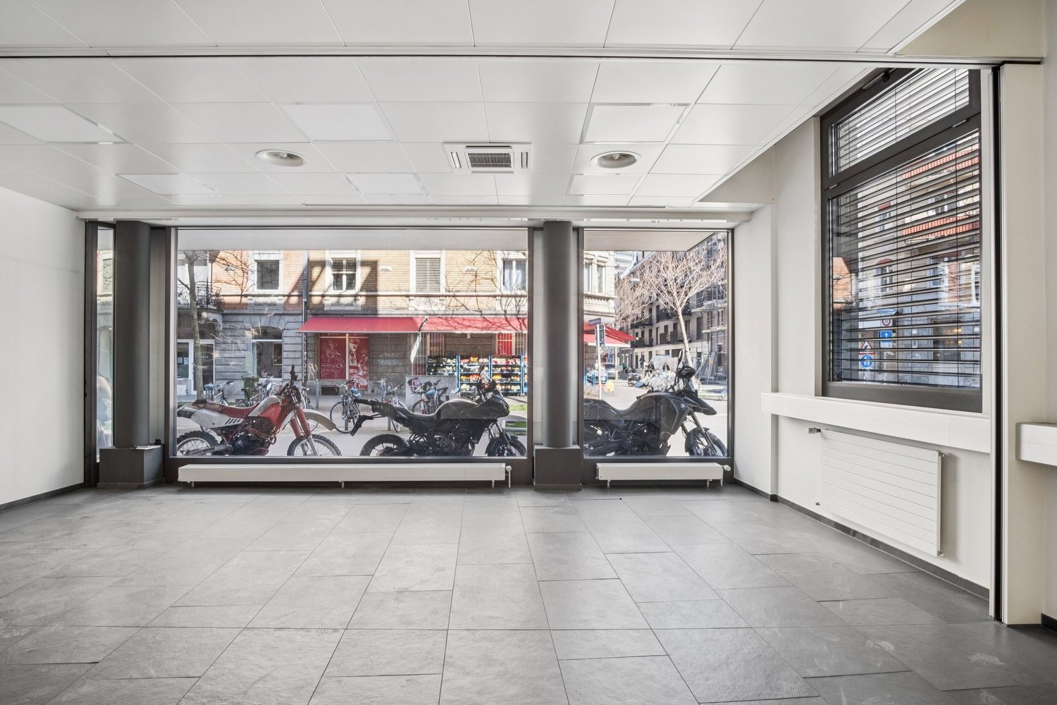 381m² commercial