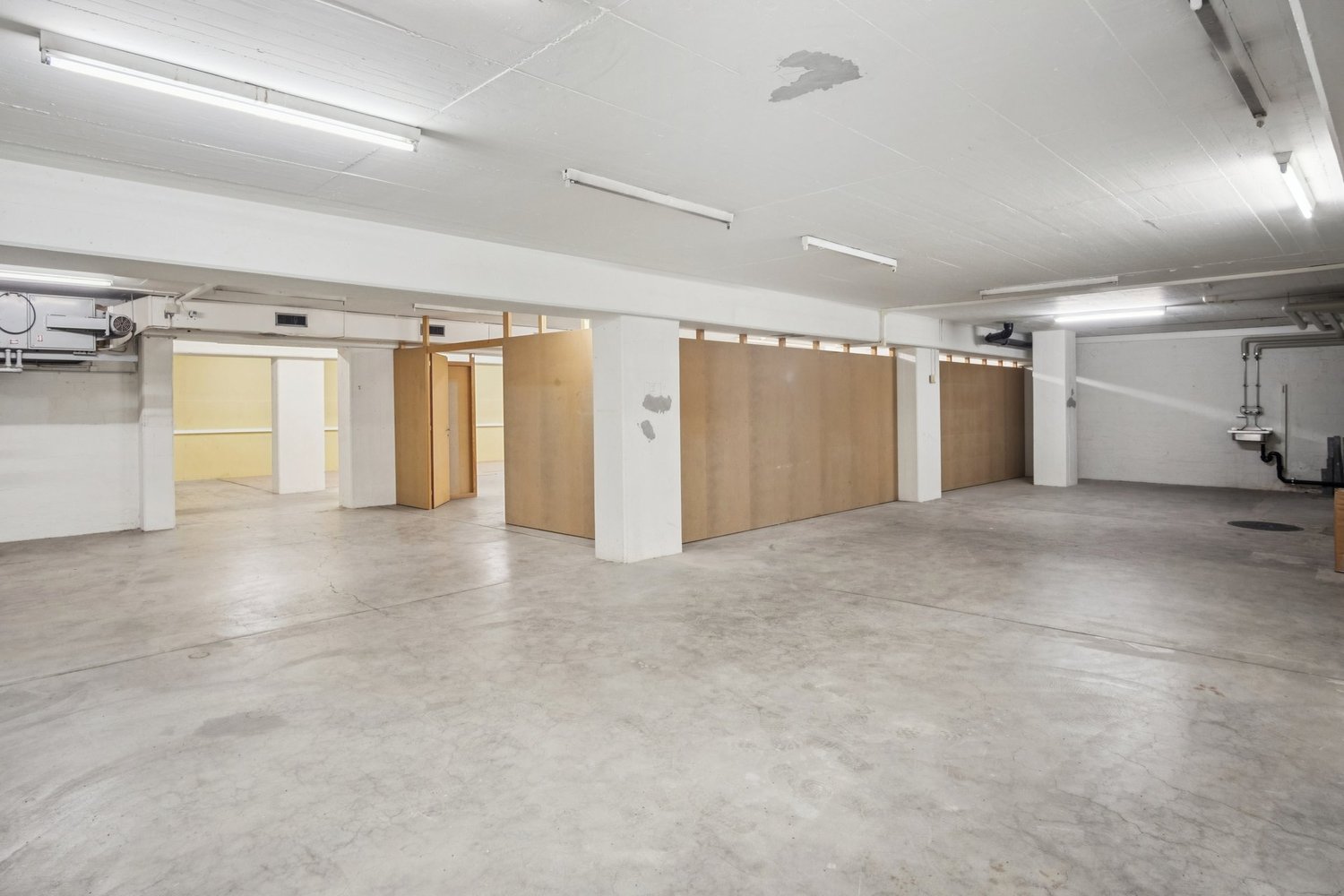 381m² commercial
