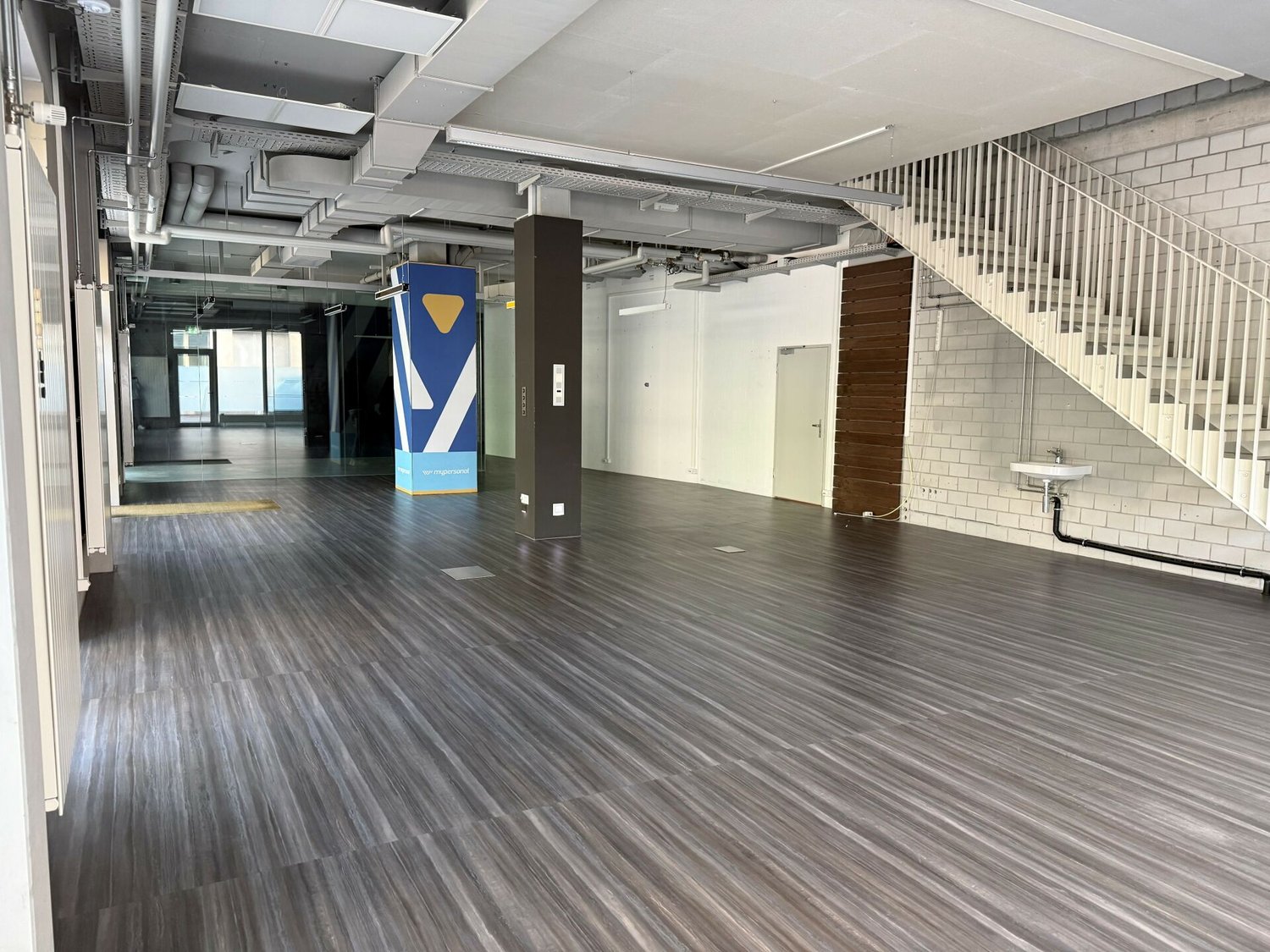 230m² commercial