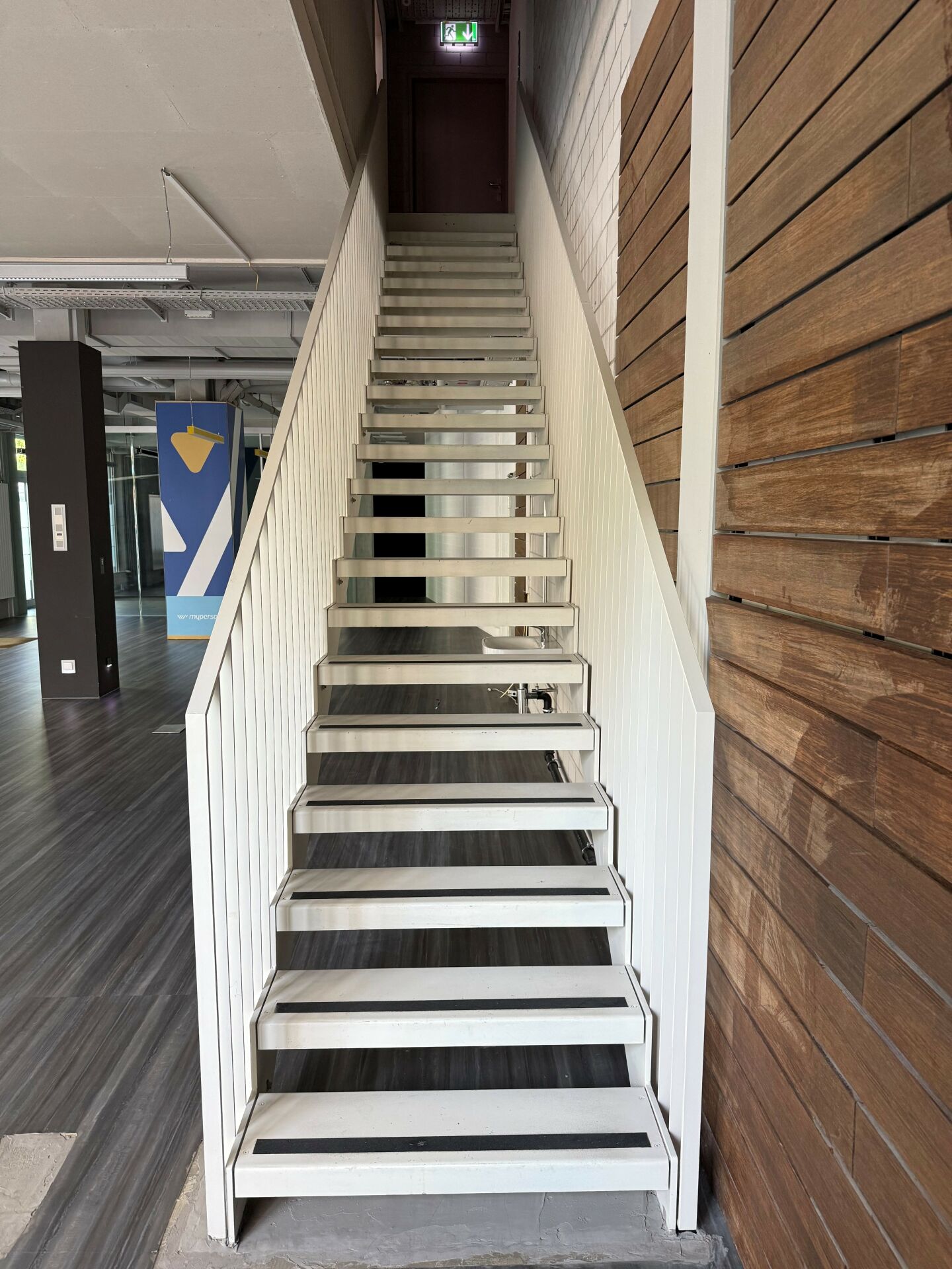 230m² commercial