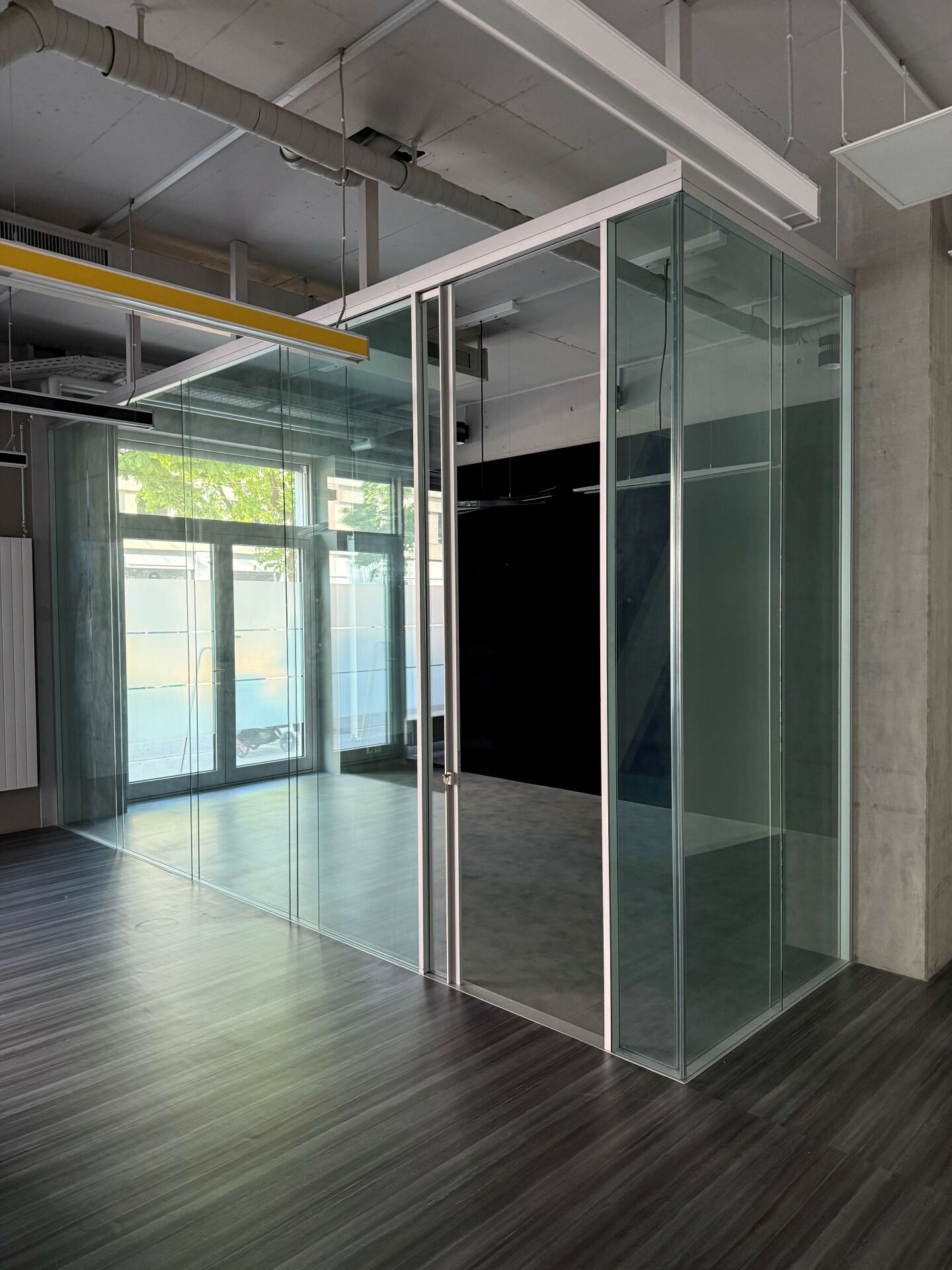 230m² commercial