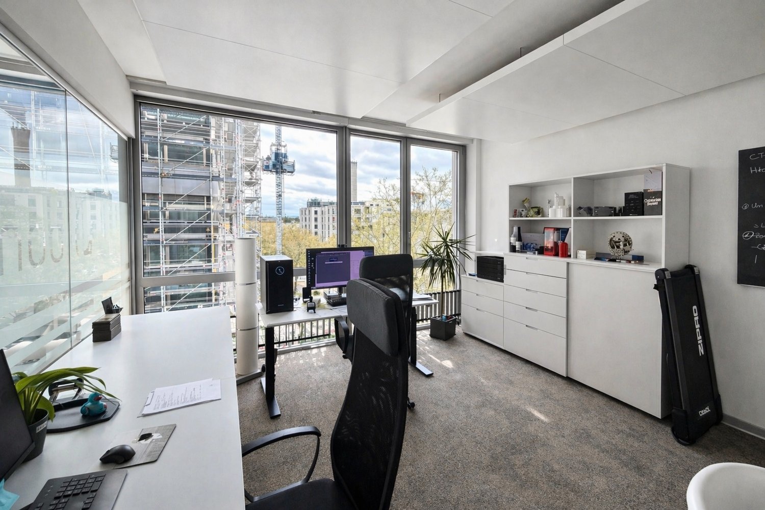 89m² office
