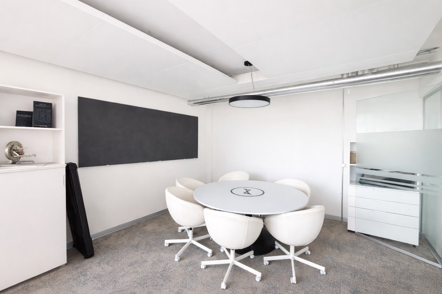 89m² office