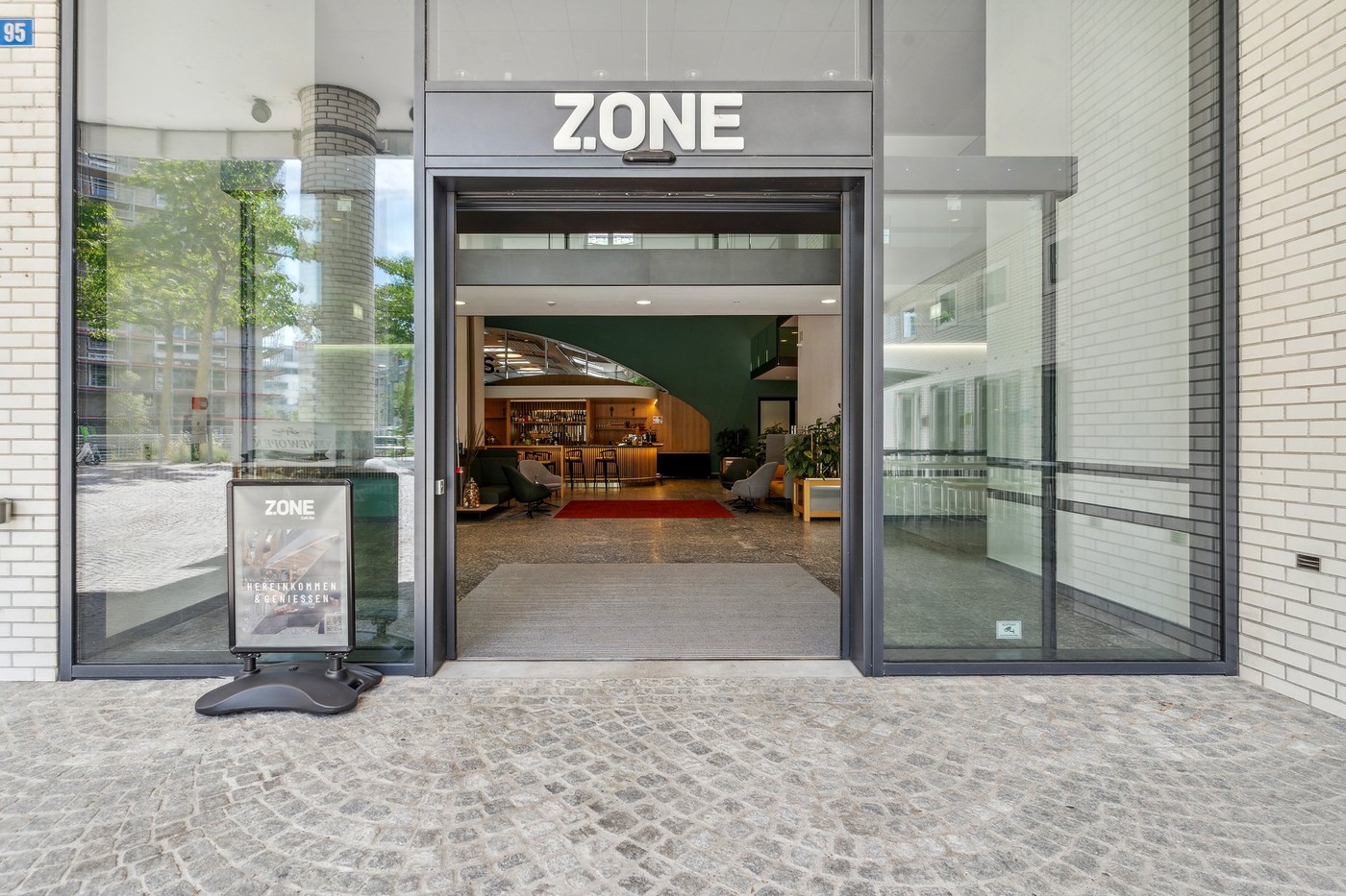 604m² office