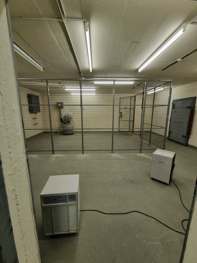200m² storage room