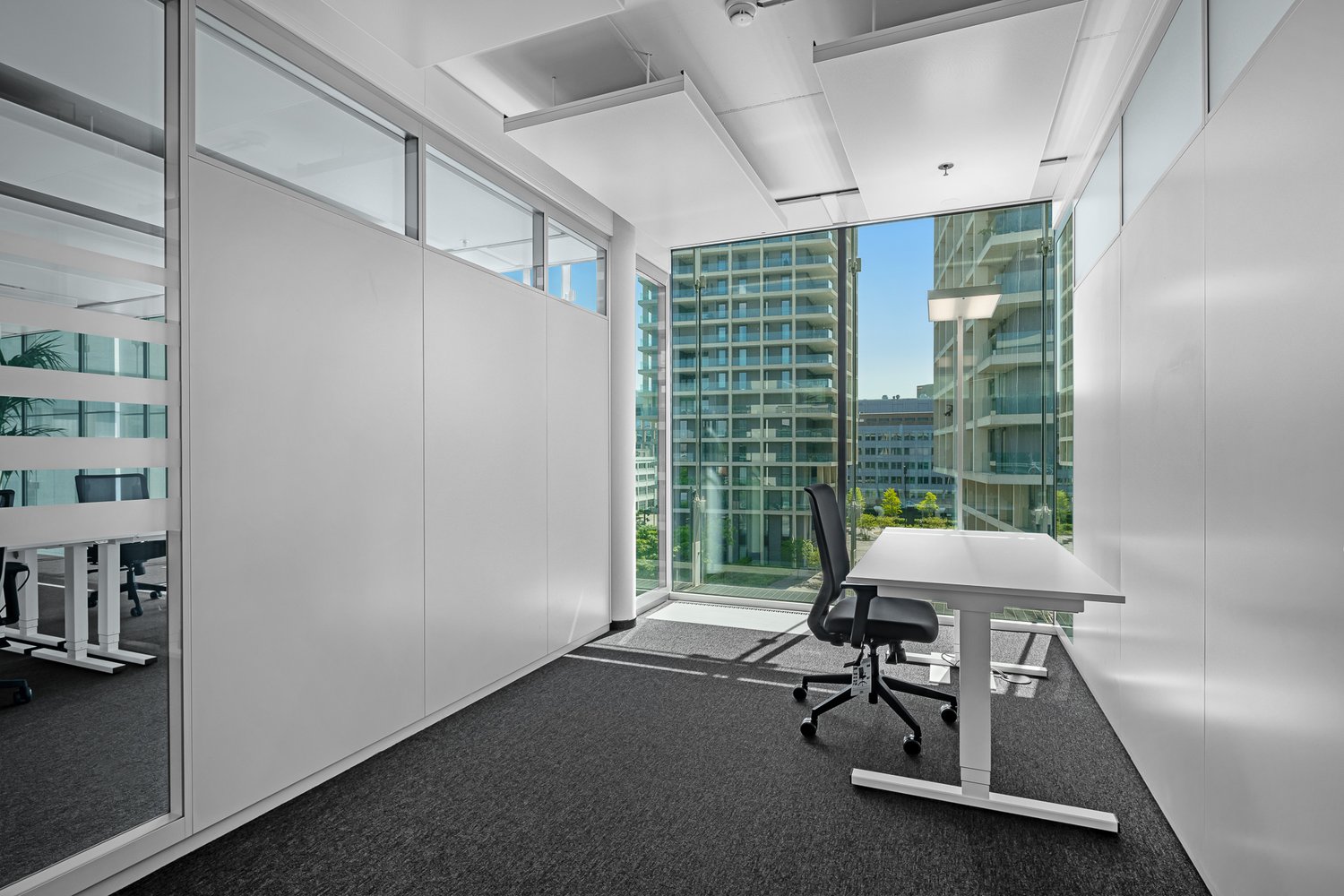700m² office