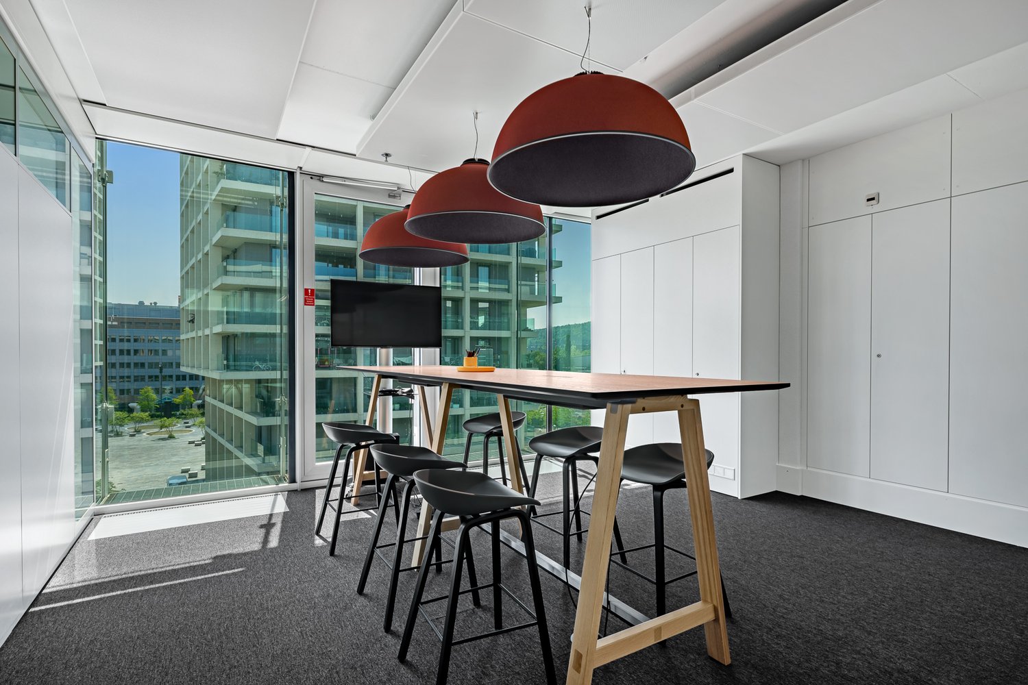 700m² office